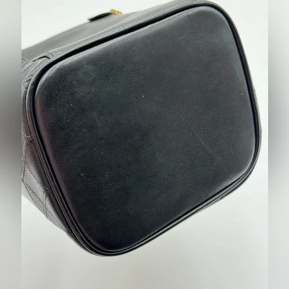 Chanel-Authentic-CC Logo bicolore Black Lambskin Leather Vanity Case - Picture 8 of 10